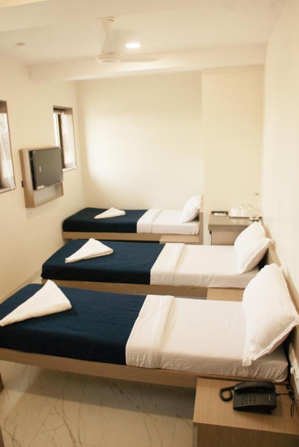 City Hotel 뭄바이 외부 사진