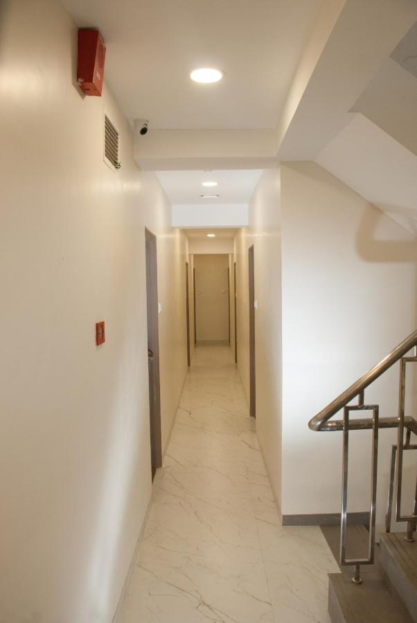 City Hotel 뭄바이 외부 사진