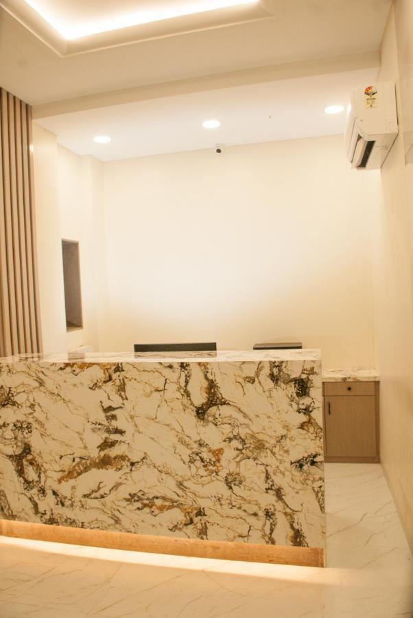 City Hotel 뭄바이 외부 사진