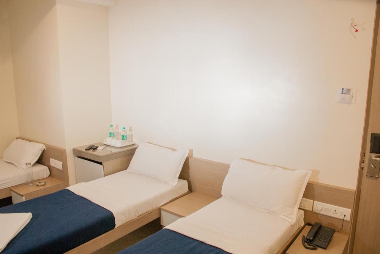 City Hotel 뭄바이 외부 사진