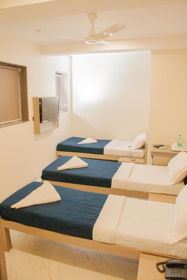 City Hotel 뭄바이 외부 사진