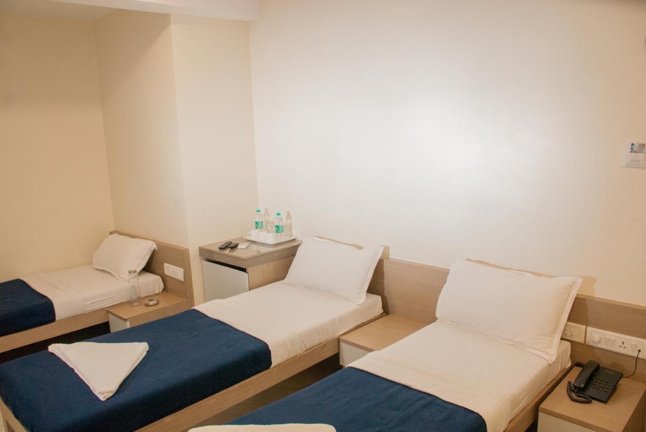 City Hotel 뭄바이 외부 사진