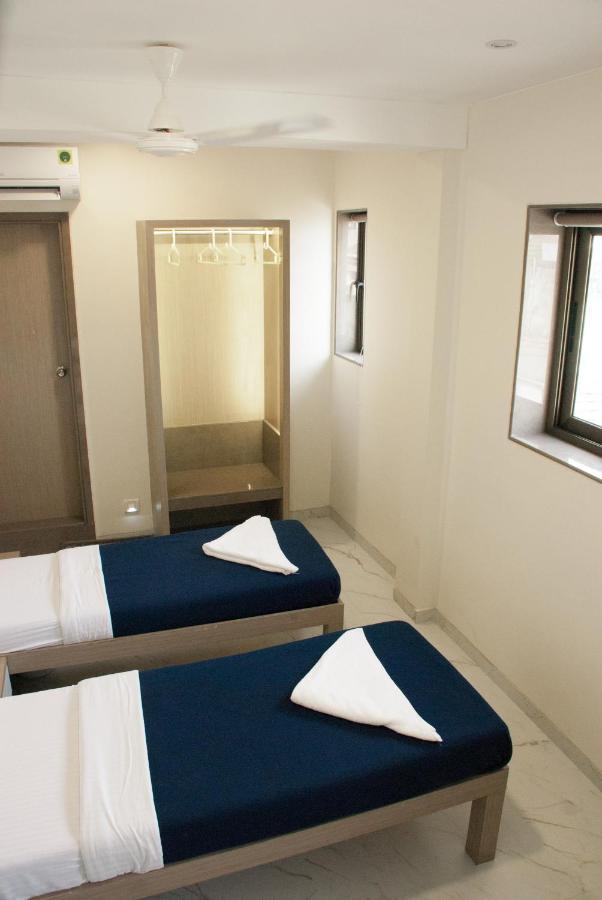 City Hotel 뭄바이 외부 사진