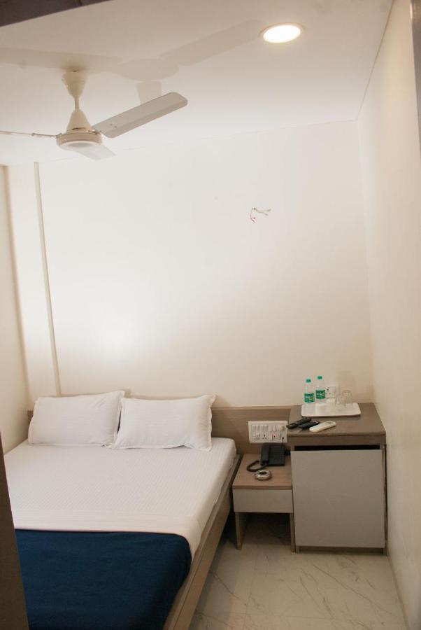 City Hotel 뭄바이 외부 사진
